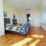 Duplex For 8 Apartmán