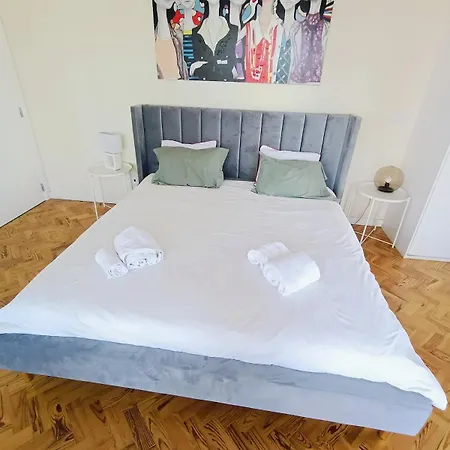 Duplex For 8 Apartment Lisbon