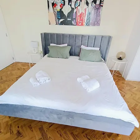 Duplex For 8 Appartement Lissabon