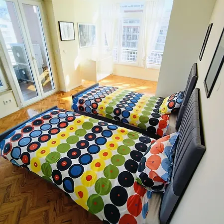 Duplex For 8 Лісабон