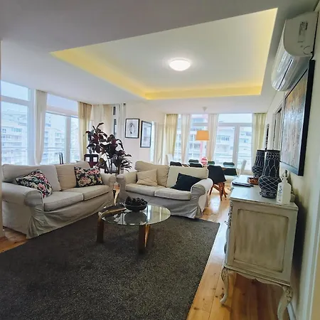 Duplex For 8 Лісабон